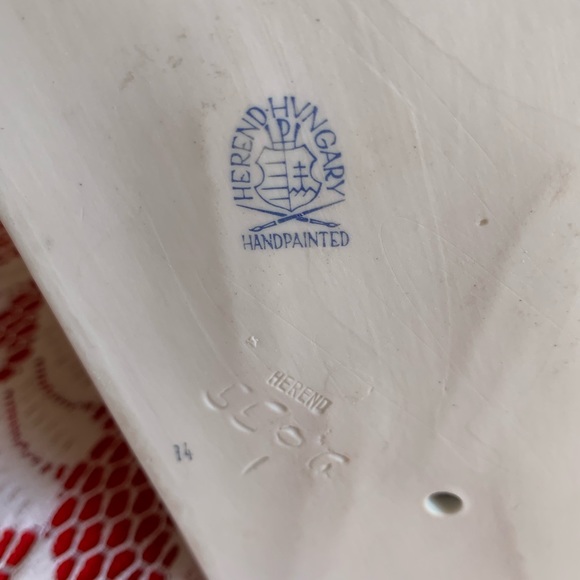 Traditional Hungarian ceramics. About 10 cm tall and are Herend brand. - Picture 2 of 2